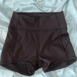 Lululemon contour fit 2.5 short high rise